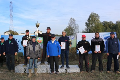 Kategoria seniorów została zdominowana przez kolegów z Trapera z Wiktorem Walczakiem na najwyższym stopniu podium
